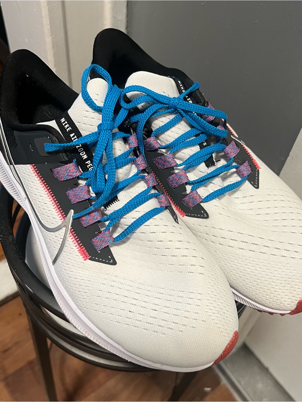 Nike White & Black Running Sneakers with Blue Laces and Pink size w9.5 M 8 Unix - Picture 2 of 8